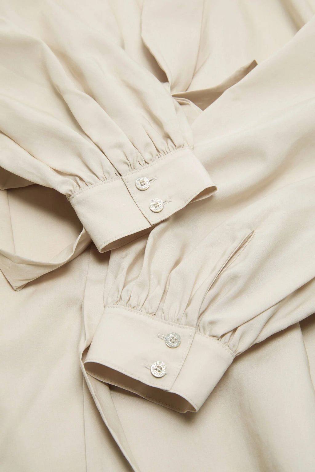 Cut-out blouse with bow