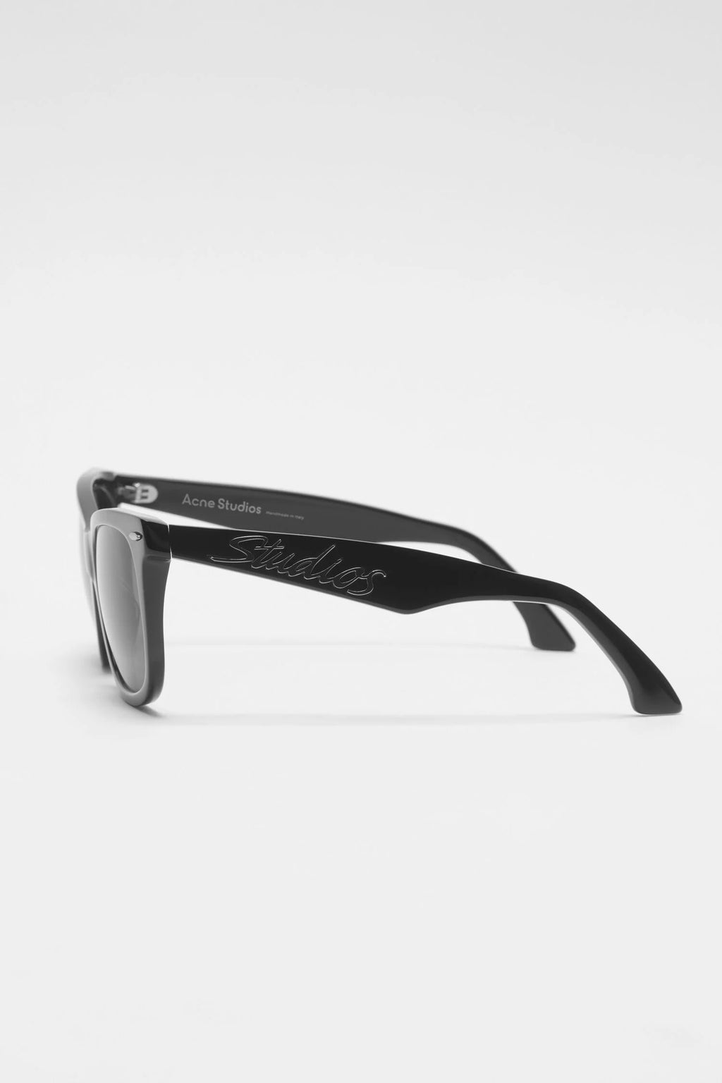 Square-frame sunglasses